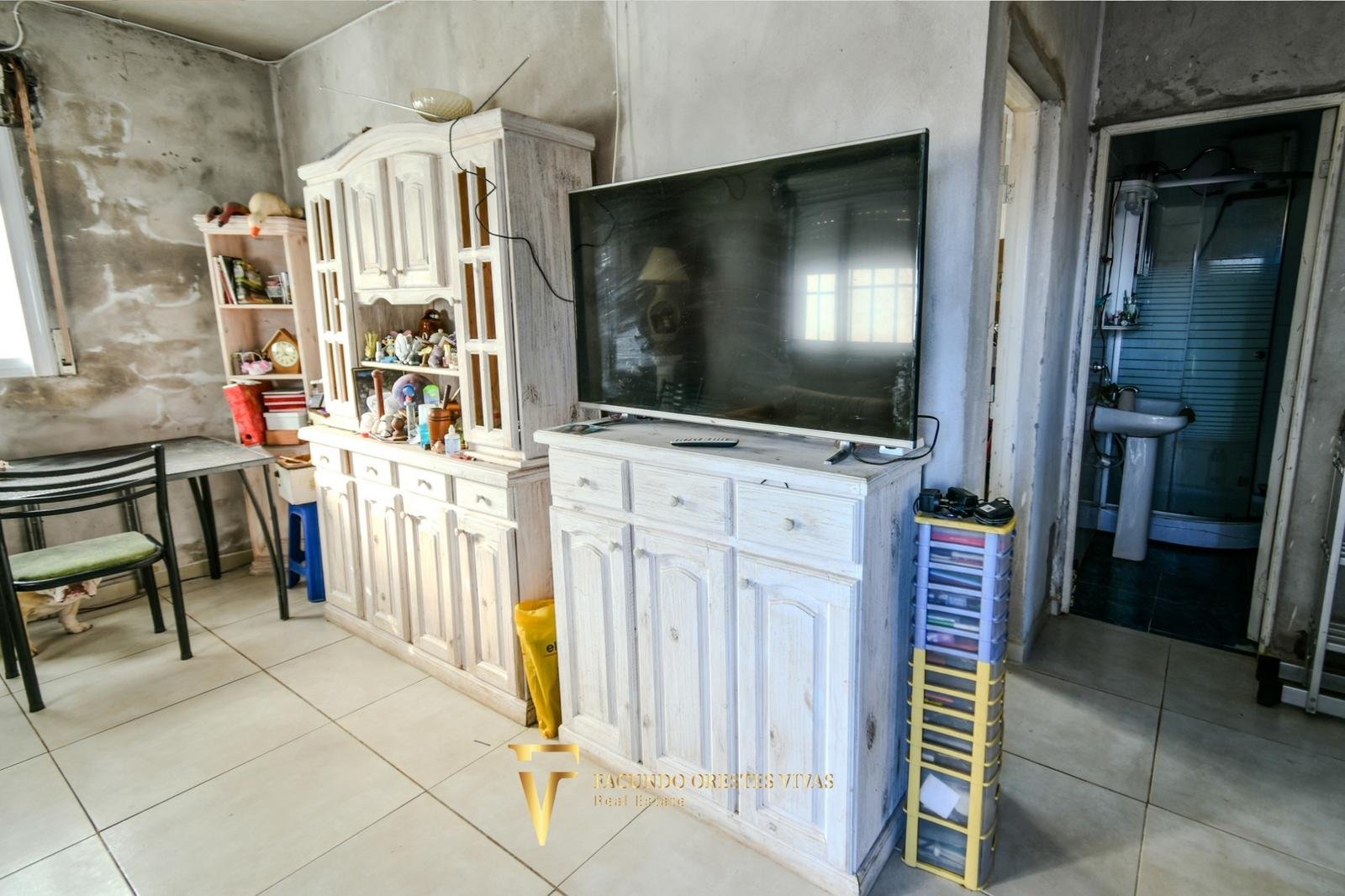 VENTA – CASA – TRES AMBIENTES – COCHERA – AMPLIO TERRENO – SALIDA A DOLORES – MAR DE AJÓ
