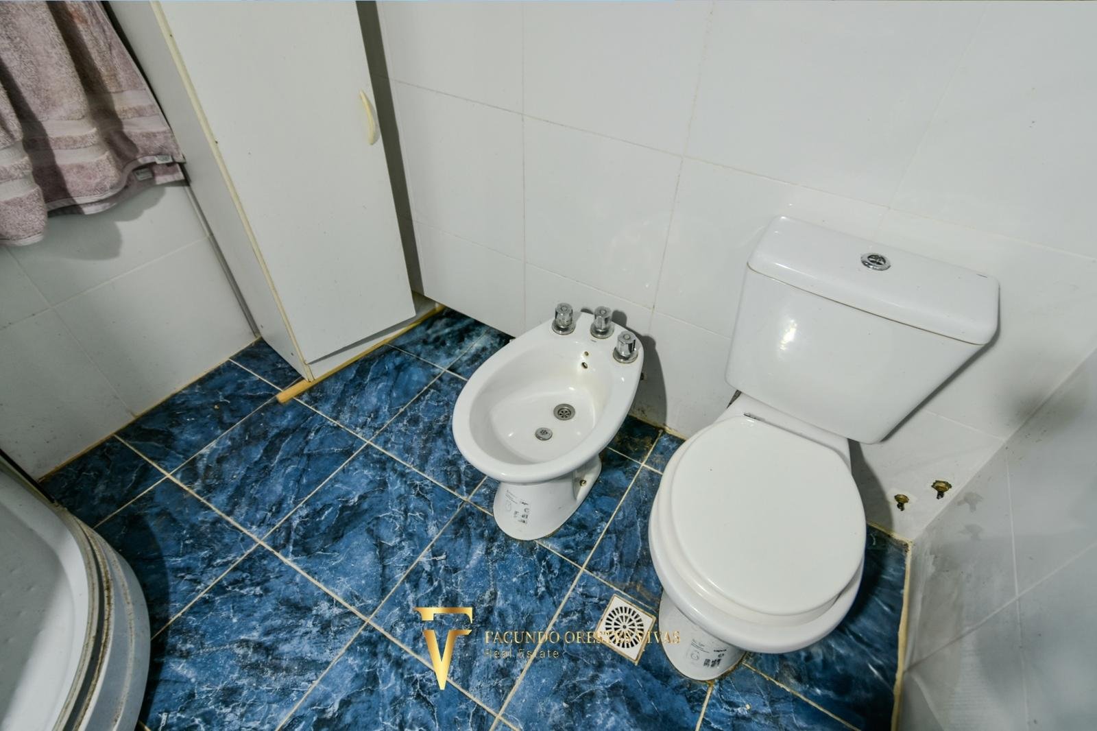 VENTA – CASA – TRES AMBIENTES – COCHERA – AMPLIO TERRENO – SALIDA A DOLORES – MAR DE AJÓ