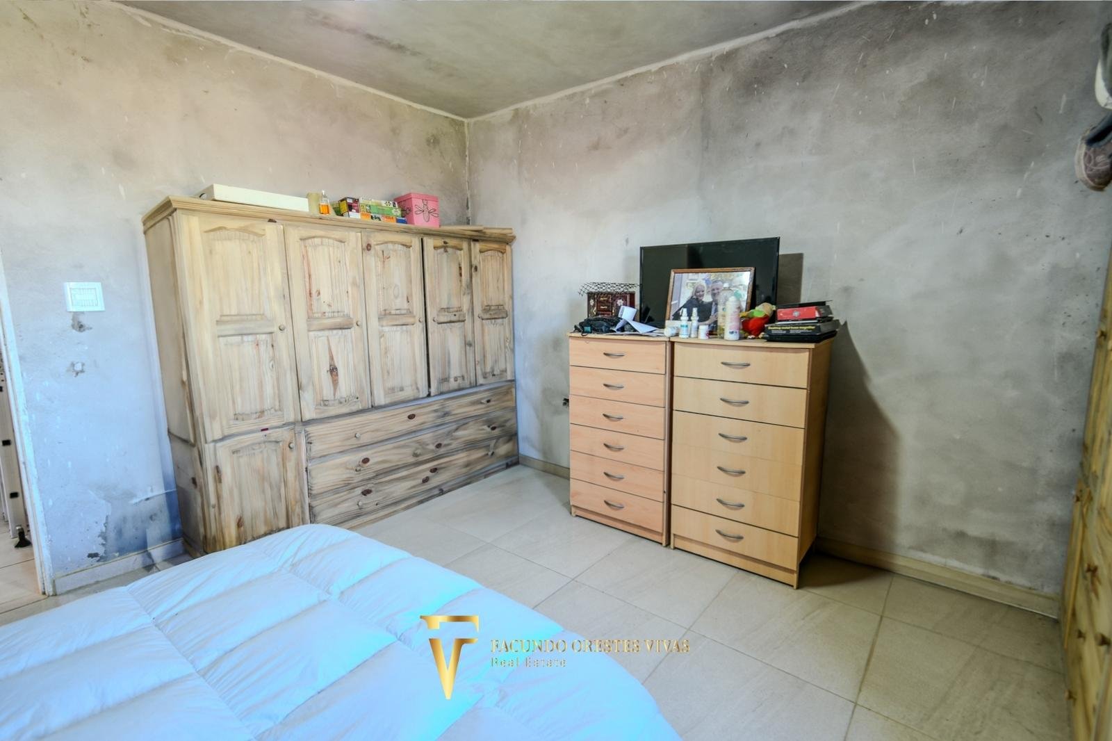 VENTA – CASA – TRES AMBIENTES – COCHERA – AMPLIO TERRENO – SALIDA A DOLORES – MAR DE AJÓ