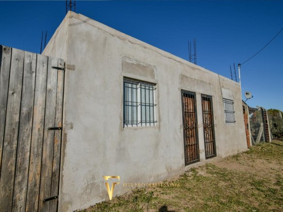 PH – MAR DE AJÓ – DOS MONOAMBIENTE – POSIBILIDAD DE LOCALES – DIVIDIDOS – GAS – BAÑO – DEPÓSITO