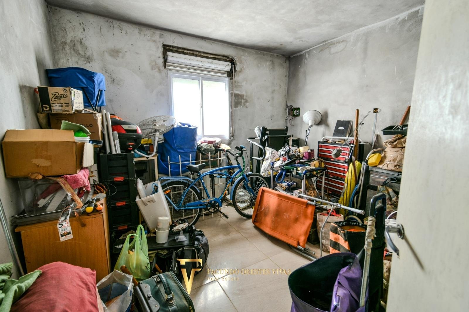CASA TRES AMBIENTES – MAR DE AJÓ – COCHERA – AMPLIO TERRENO – SALIDA A DOLORES