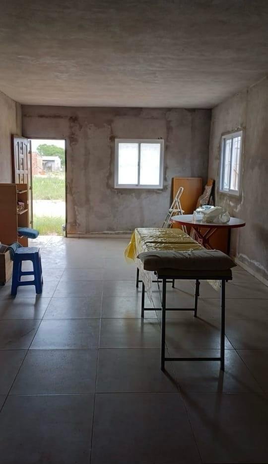 CASA TRES AMBIENTES – MAR DE AJÓ – COCHERA – AMPLIO TERRENO – SALIDA A DOLORES