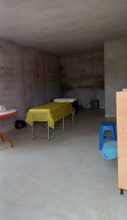CASA TRES AMBIENTES – MAR DE AJÓ – COCHERA – AMPLIO TERRENO – SALIDA A DOLORES