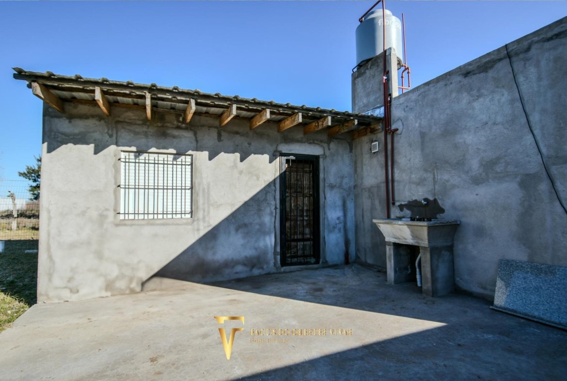 CASA TRES AMBIENTES – MAR DE AJÓ – COCHERA – AMPLIO TERRENO – SALIDA A DOLORES