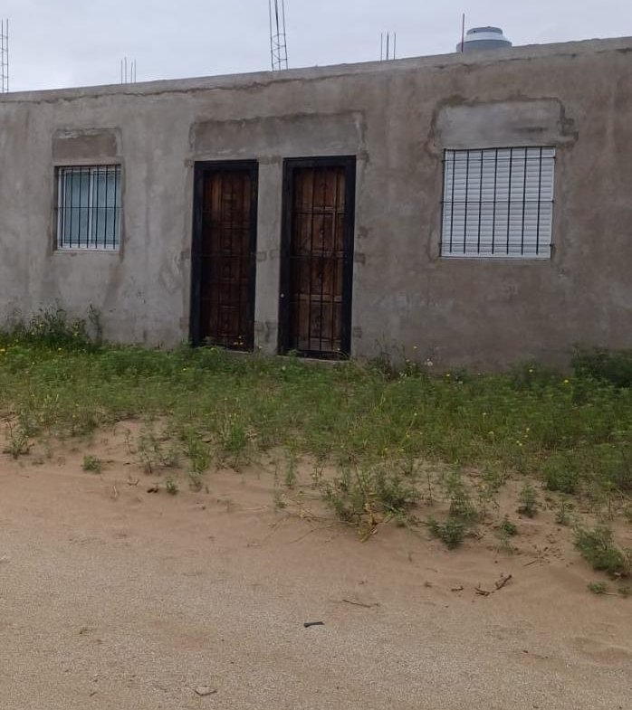 CASA TRES AMBIENTES – MAR DE AJÓ – COCHERA – AMPLIO TERRENO – SALIDA A DOLORES