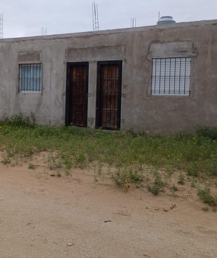 CASA TRES AMBIENTES – MAR DE AJÓ – COCHERA – AMPLIO TERRENO – SALIDA A DOLORES