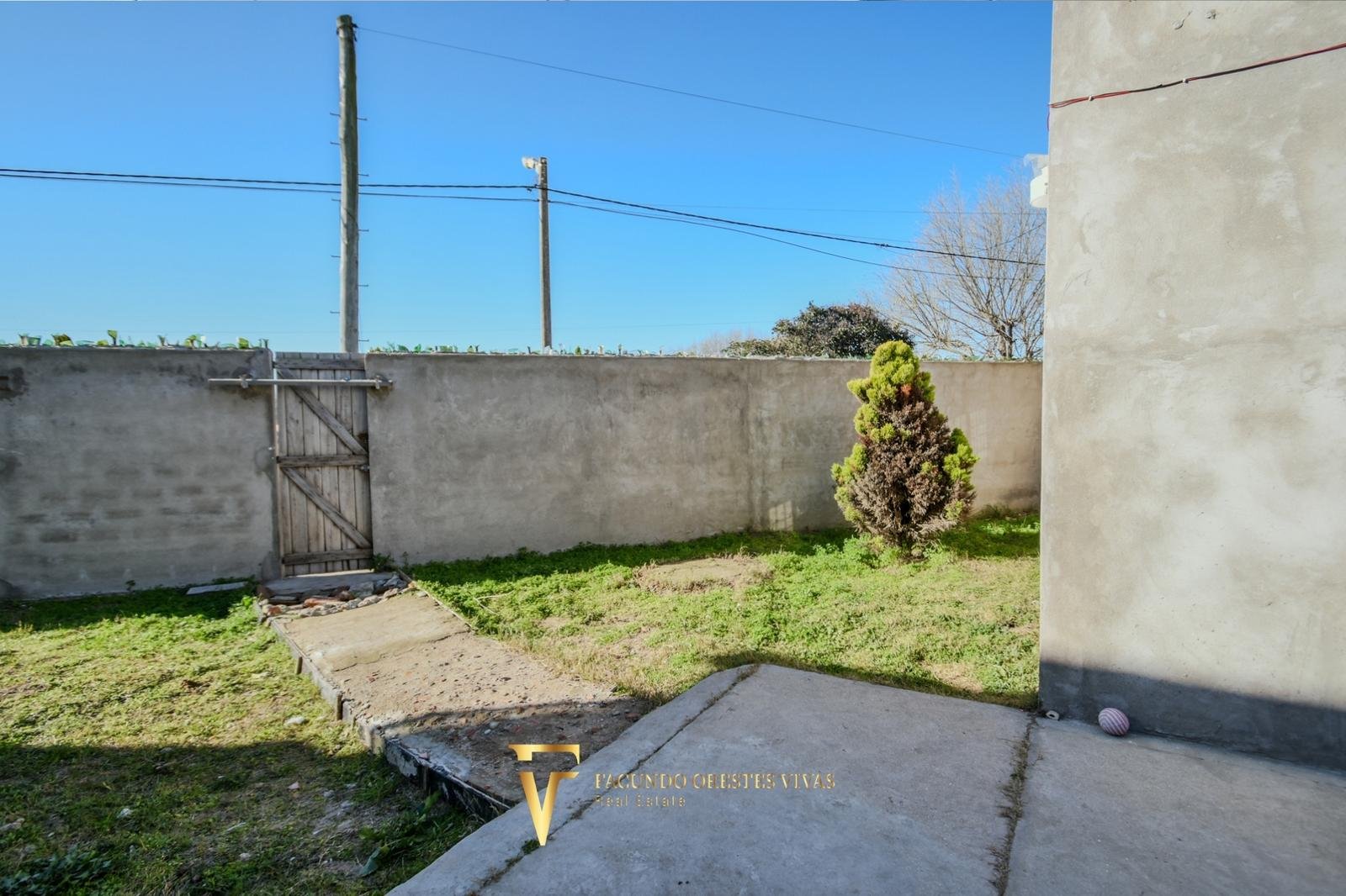 CASA TRES AMBIENTES – MAR DE AJÓ – COCHERA – AMPLIO TERRENO – SALIDA A DOLORES
