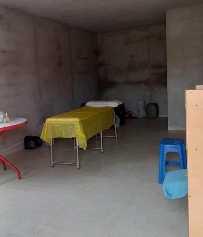 CASA TRES AMBIENTES – MAR DE AJÓ – COCHERA – AMPLIO TERRENO – SALIDA A DOLORES