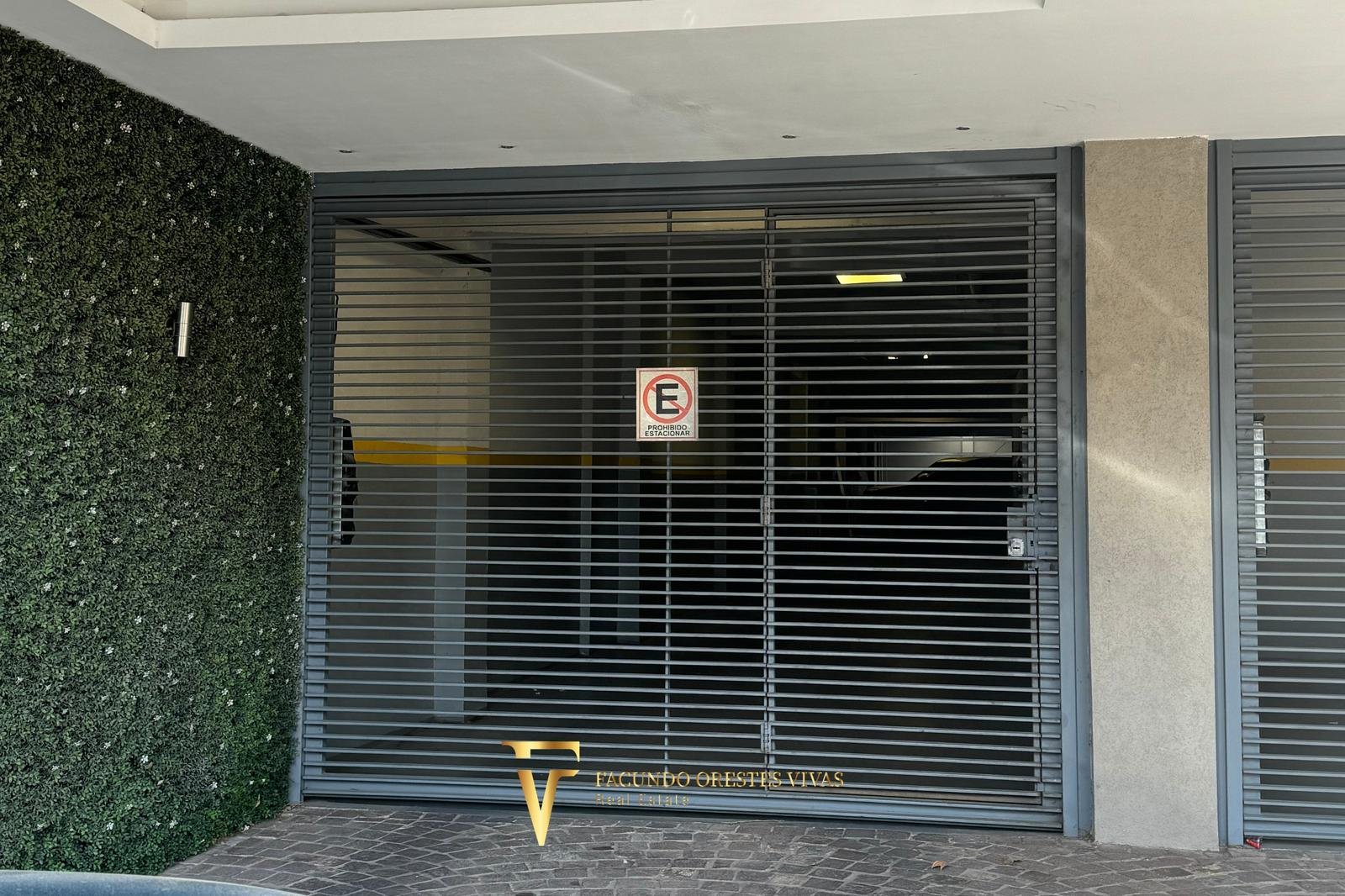 VENTA – COCHERA – ACCESO A PUERTA SALIDA A LA CALLE – PORTÓN ELÉCTRICO – LINIERS