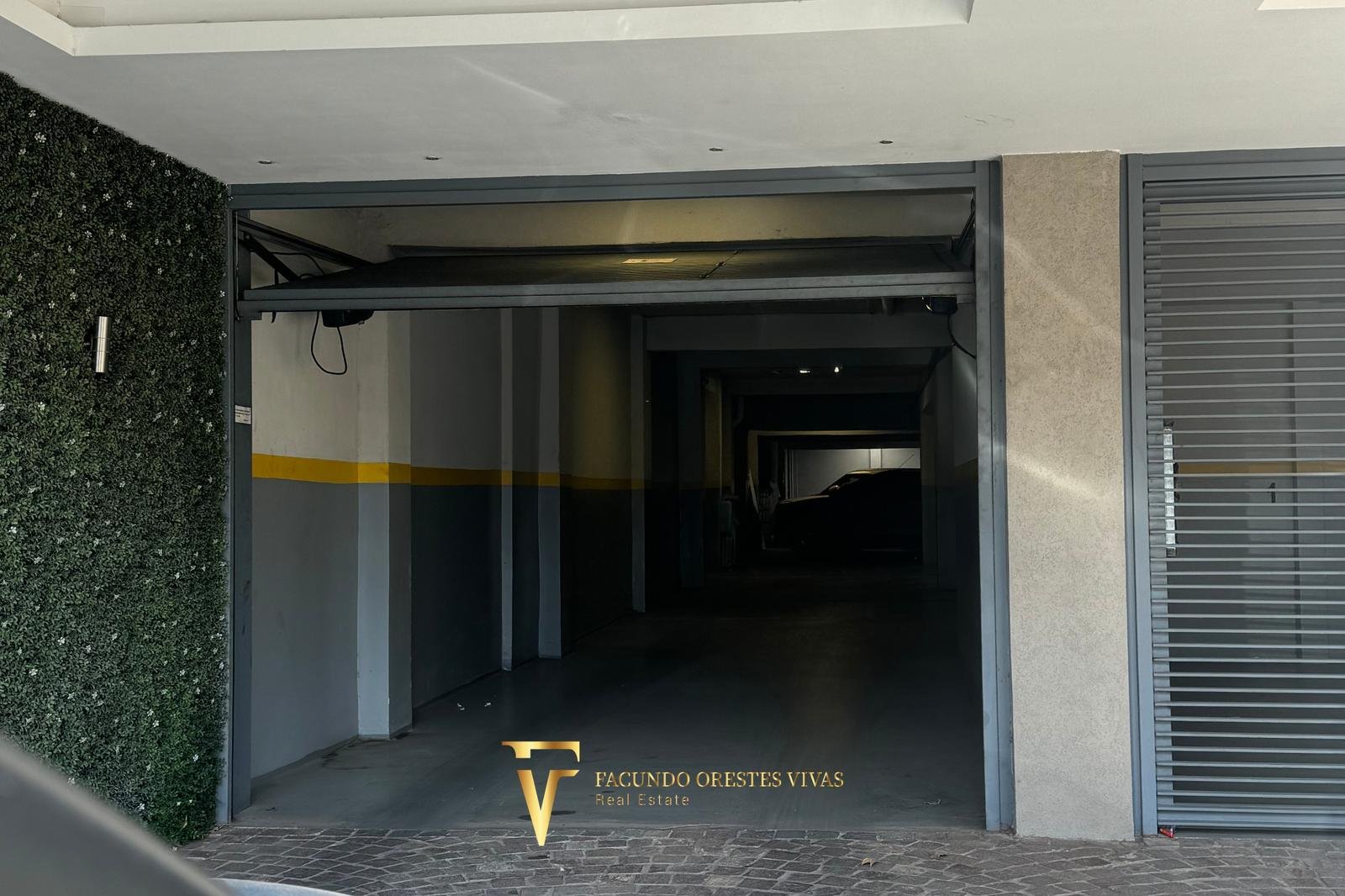 VENTA – COCHERA – ACCESO A PUERTA SALIDA A LA CALLE – PORTÓN ELÉCTRICO – LINIERS