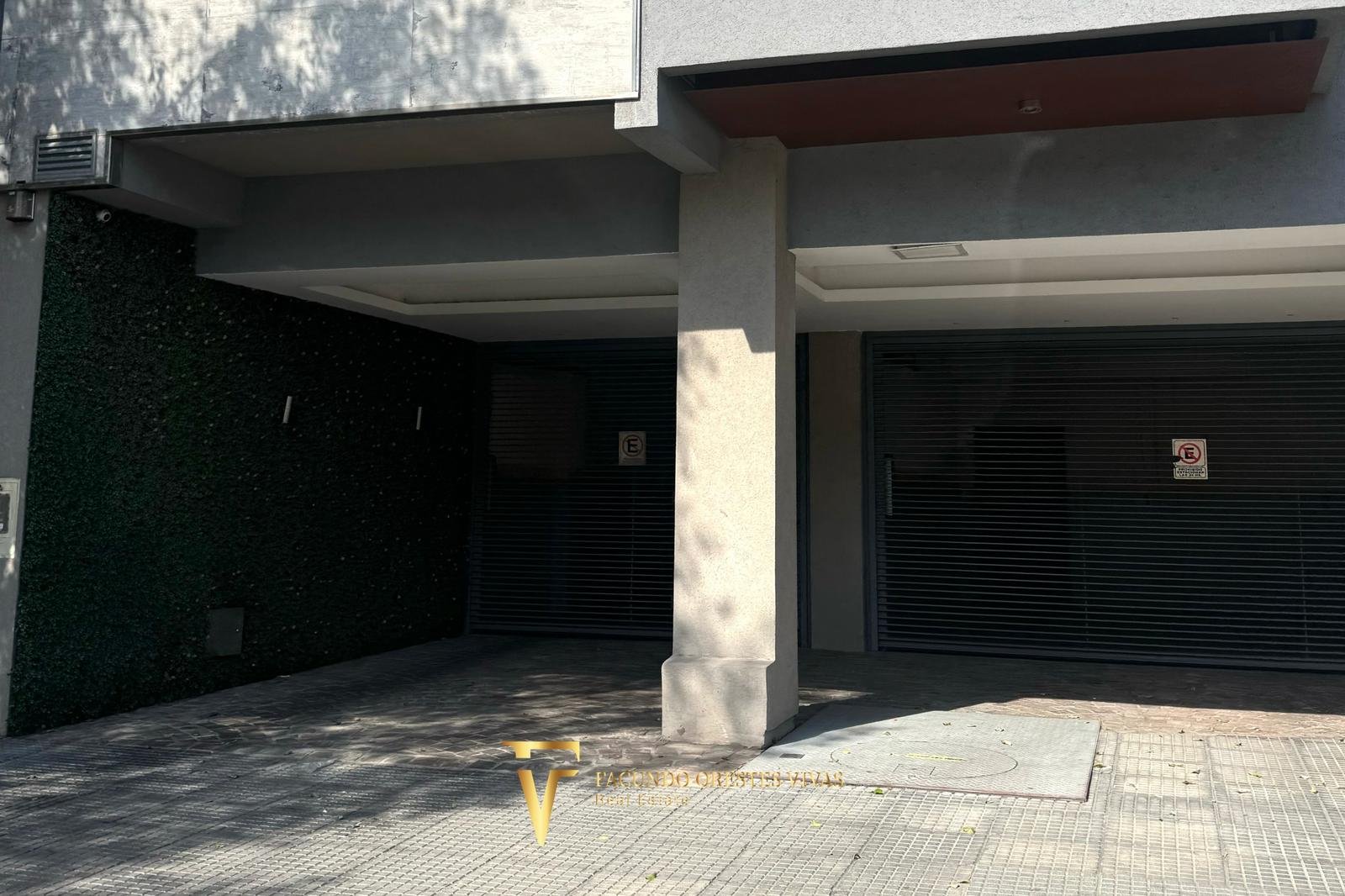 VENTA – COCHERA – ACCESO A PUERTA SALIDA A LA CALLE – PORTÓN ELÉCTRICO – LINIERS