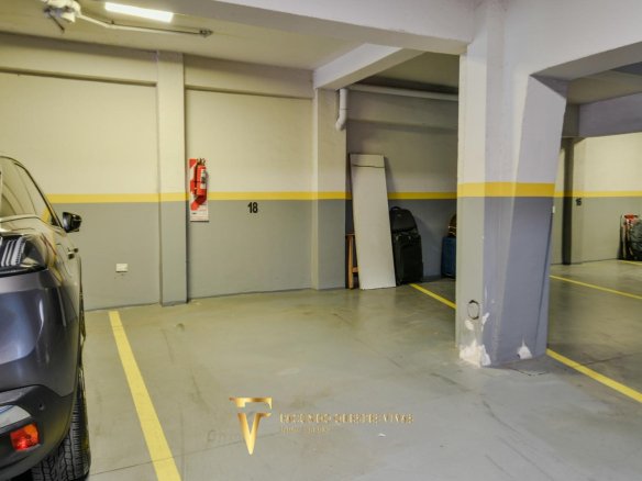 VENTA – COCHERA – ACCESO A PUERTA SALIDA A LA CALLE – PORTÓN ELÉCTRICO – LINIERS