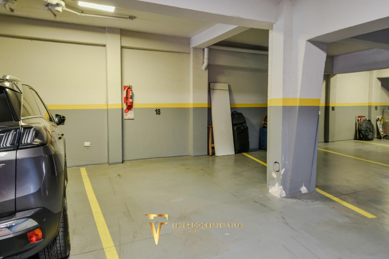 VENTA – COCHERA – ACCESO A PUERTA SALIDA A LA CALLE – PORTÓN ELÉCTRICO – LINIERS