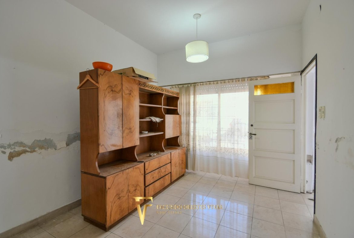 VENTA • CASA • PARQUE AVELLANEDA • CINCO AMBIENTES • PARQUE PILETA COCHERA