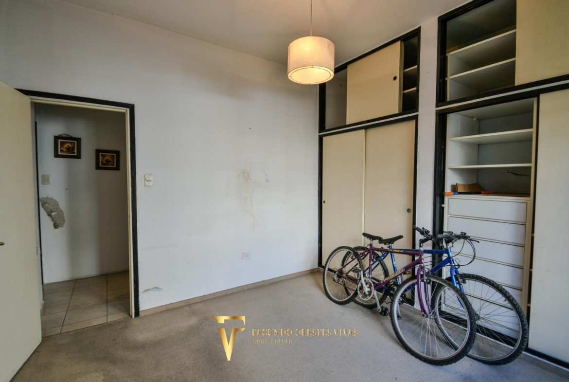 VENTA • CASA • PARQUE AVELLANEDA • CINCO AMBIENTES • PARQUE PILETA COCHERA