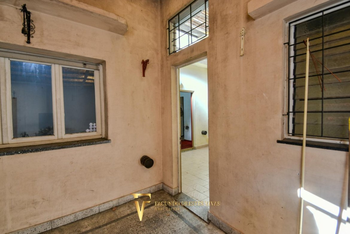 VENTA • CASA • PARQUE AVELLANEDA • CINCO AMBIENTES • PARQUE PILETA COCHERA