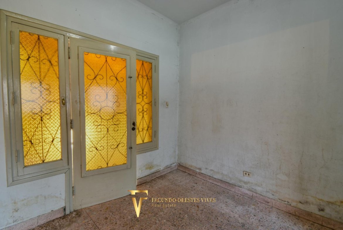 VENTA • CASA • PARQUE AVELLANEDA • CINCO AMBIENTES • PARQUE PILETA COCHERA