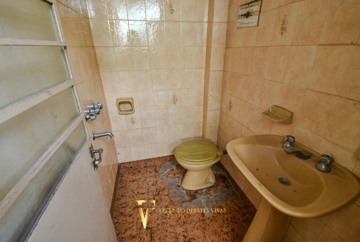 VENTA • CASA • PARQUE AVELLANEDA • CINCO AMBIENTES • PARQUE PILETA COCHERA