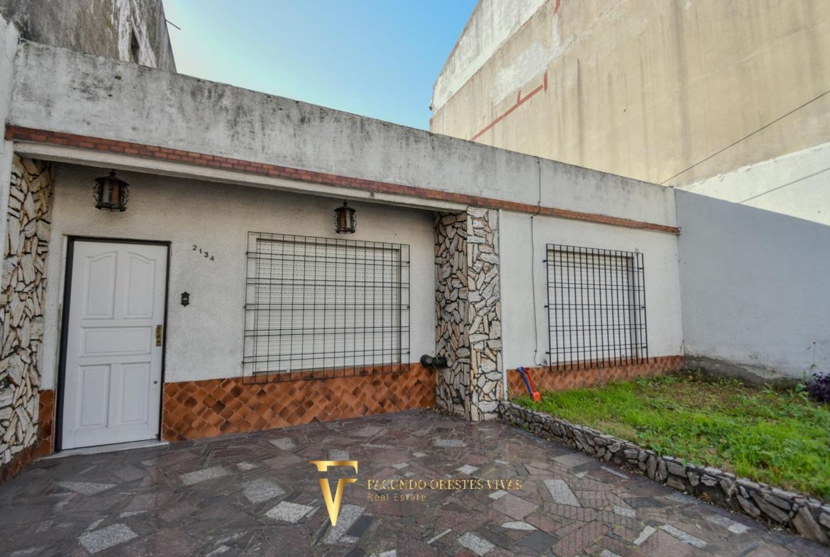 VENTA • CASA • PARQUE AVELLANEDA • CINCO AMBIENTES • PARQUE PILETA COCHERA