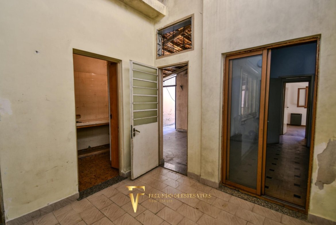 VENTA • CASA • PARQUE AVELLANEDA • CINCO AMBIENTES • PARQUE PILETA COCHERA