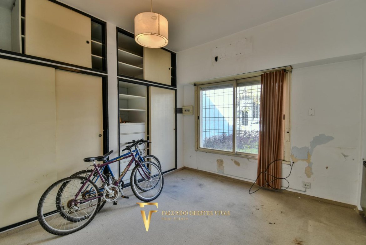 VENTA • CASA • PARQUE AVELLANEDA • CINCO AMBIENTES • PARQUE PILETA COCHERA