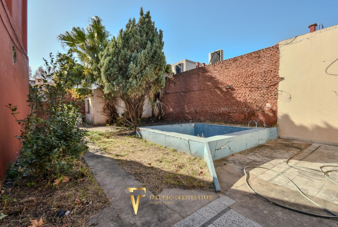 VENTA • CASA • PARQUE AVELLANEDA • CINCO AMBIENTES • PARQUE PILETA COCHERA