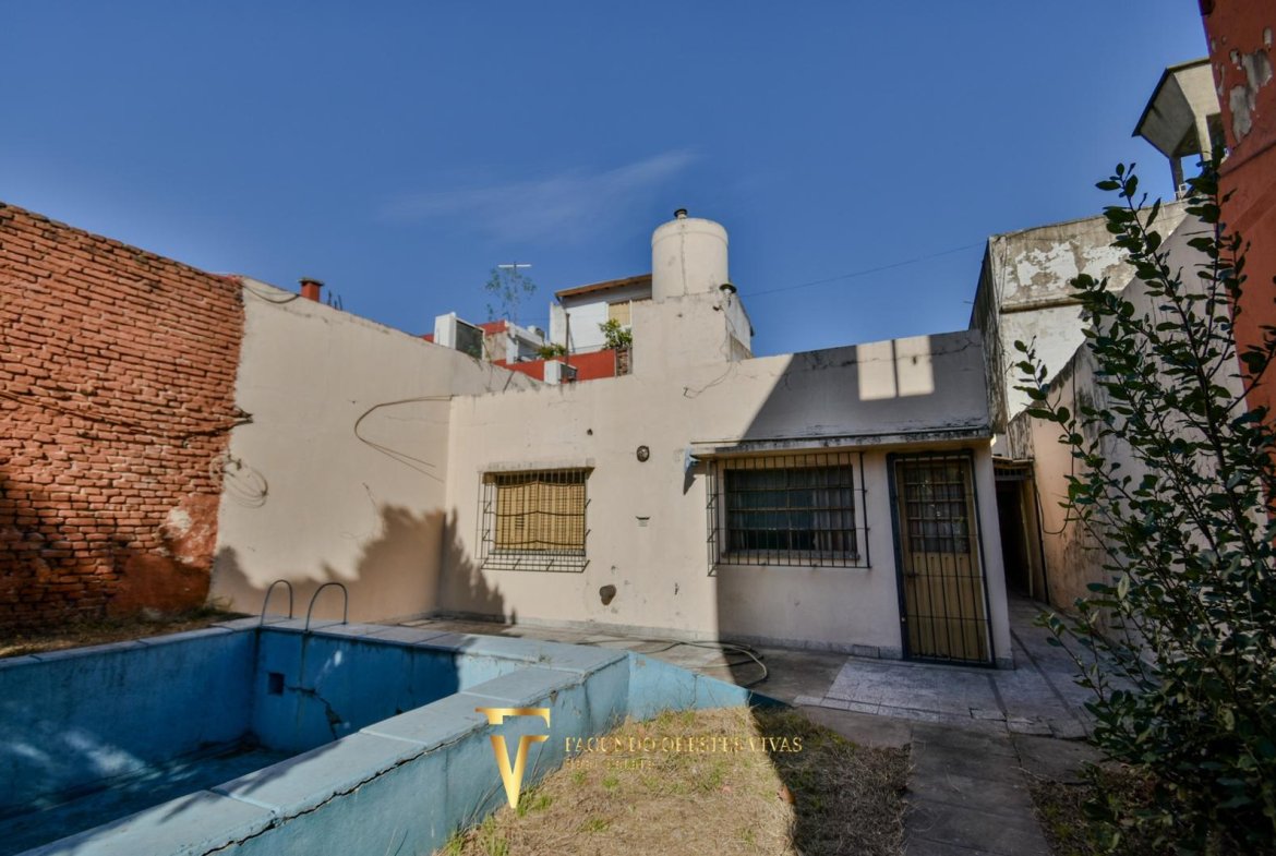 VENTA • CASA • PARQUE AVELLANEDA • CINCO AMBIENTES • PARQUE PILETA COCHERA