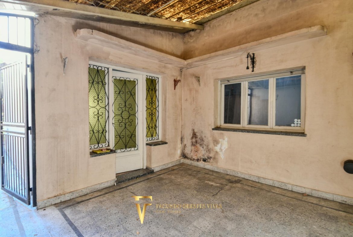 VENTA • CASA • PARQUE AVELLANEDA • CINCO AMBIENTES • PARQUE PILETA COCHERA