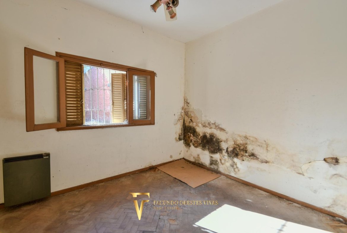 VENTA • CASA • PARQUE AVELLANEDA • CINCO AMBIENTES • PARQUE PILETA COCHERA
