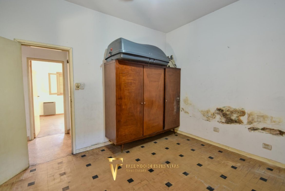 VENTA • CASA • PARQUE AVELLANEDA • CINCO AMBIENTES • PARQUE PILETA COCHERA