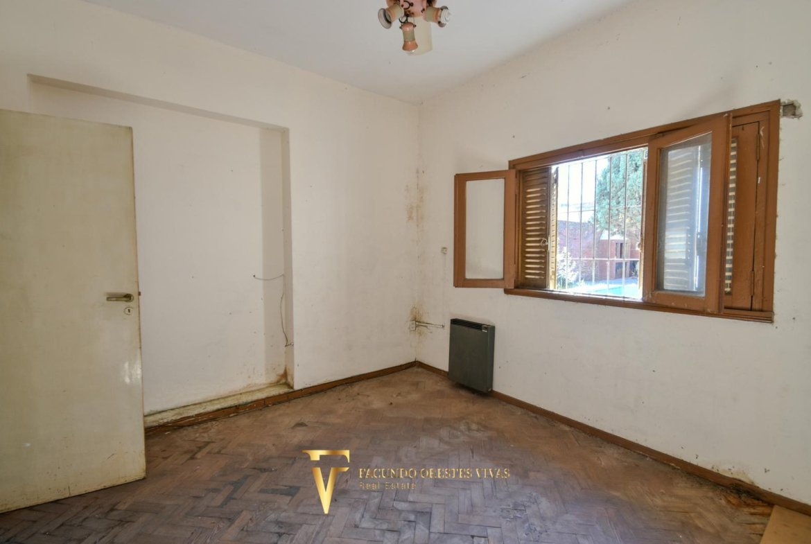 VENTA • CASA • PARQUE AVELLANEDA • CINCO AMBIENTES • PARQUE PILETA COCHERA