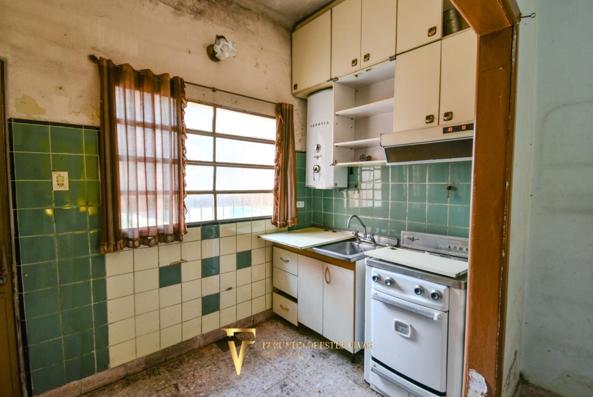 VENTA • CASA • PARQUE AVELLANEDA • CINCO AMBIENTES • PARQUE PILETA COCHERA