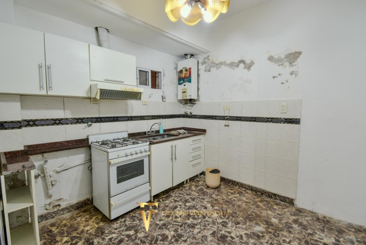 VENTA • CASA • PARQUE AVELLANEDA • CINCO AMBIENTES • PARQUE PILETA COCHERA