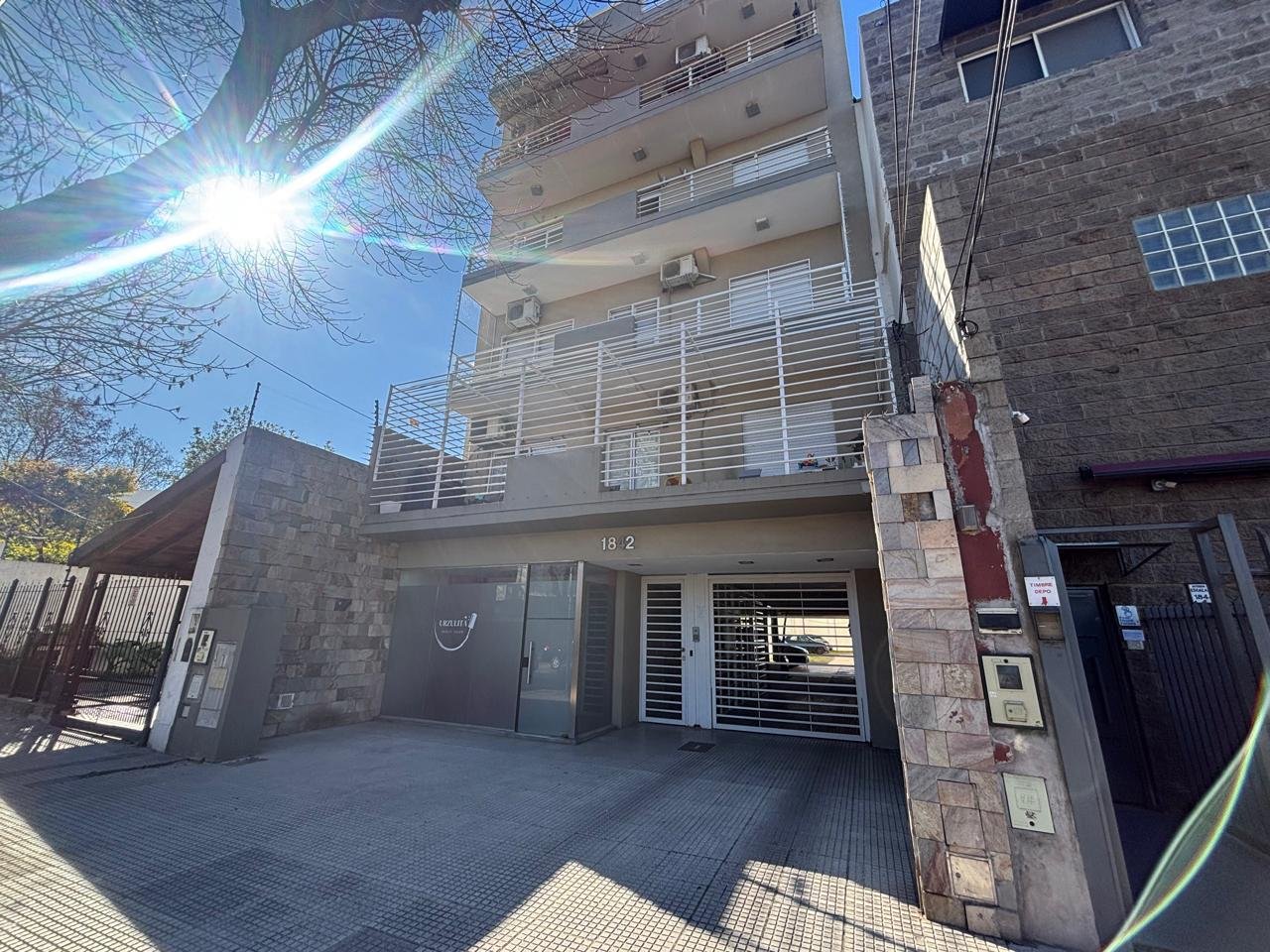 VENTA-COCHERA-PARQUE AVELLANEDA