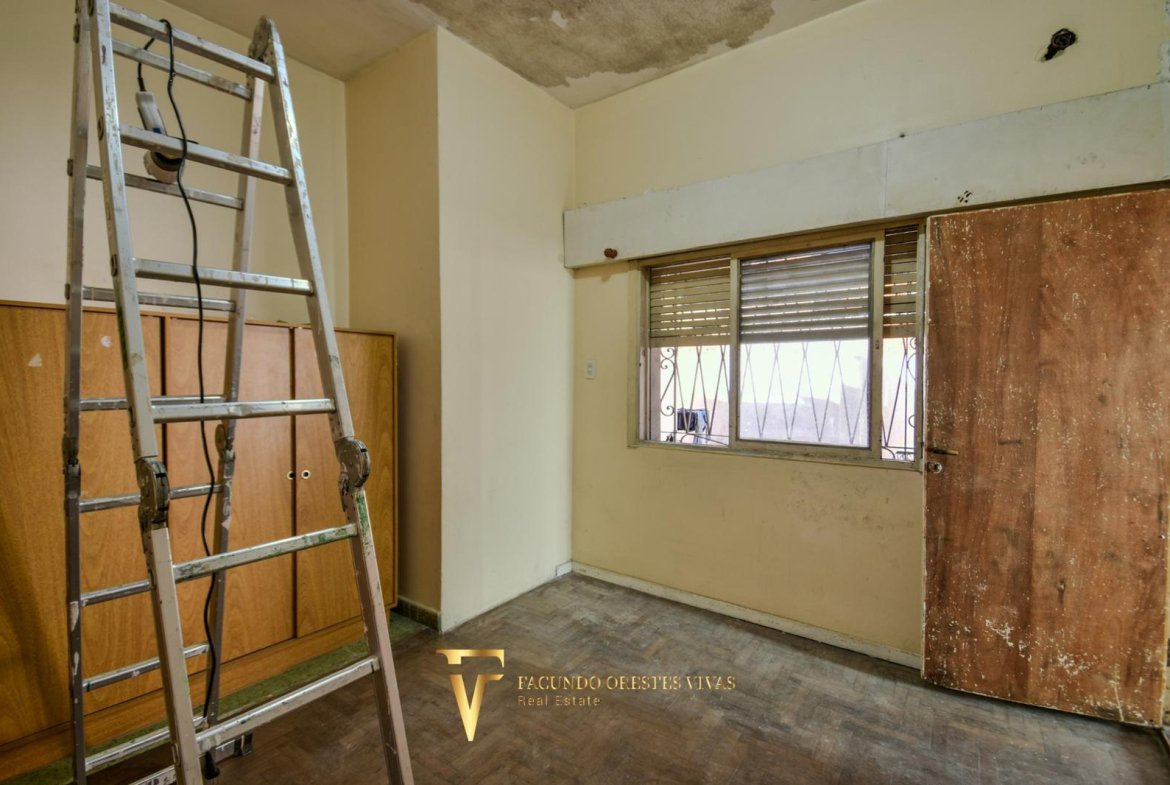 VENTA – CASA MULTIFAMILIAR – CUATRO AMBIENTES – FONDO – TERRAZA – COCHERA – VILLA LUGANO