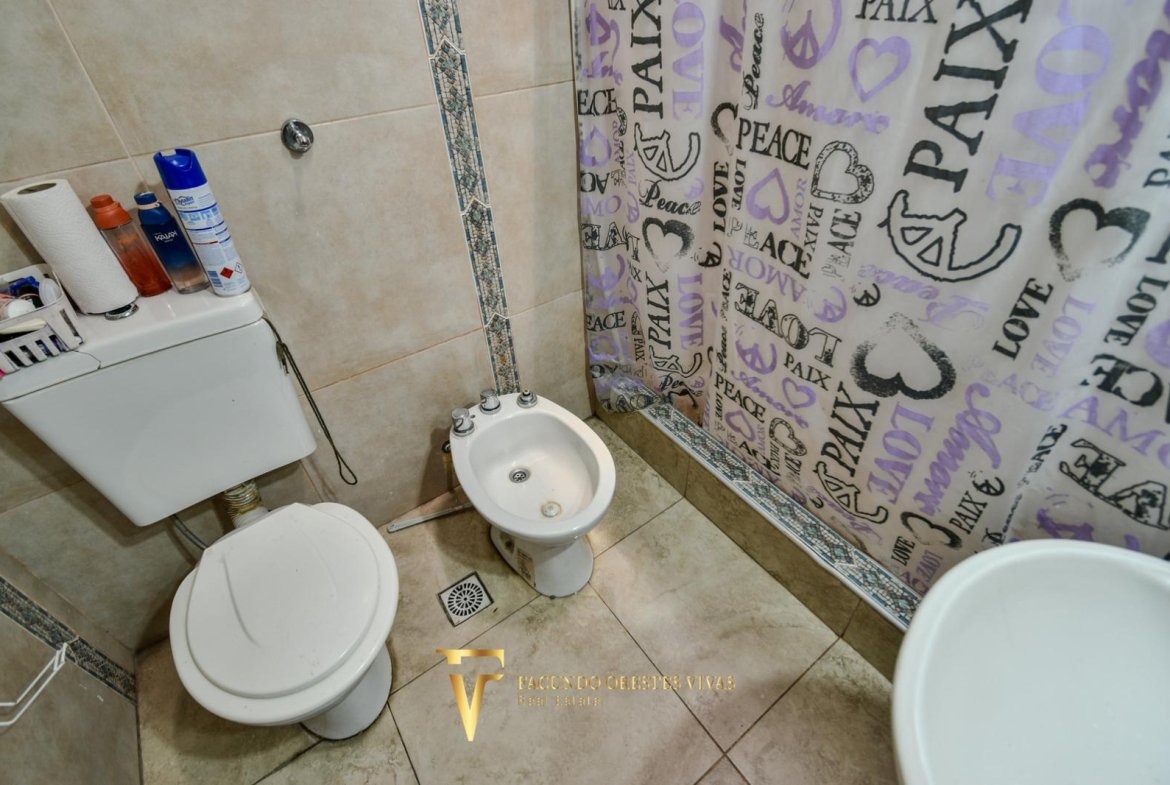 VENTA – CASA MULTIFAMILIAR – CUATRO AMBIENTES – FONDO – TERRAZA – COCHERA – VILLA LUGANO