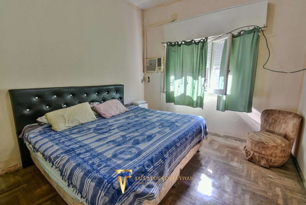 VENTA – CASA MULTIFAMILIAR – CUATRO AMBIENTES – FONDO – TERRAZA – COCHERA – VILLA LUGANO