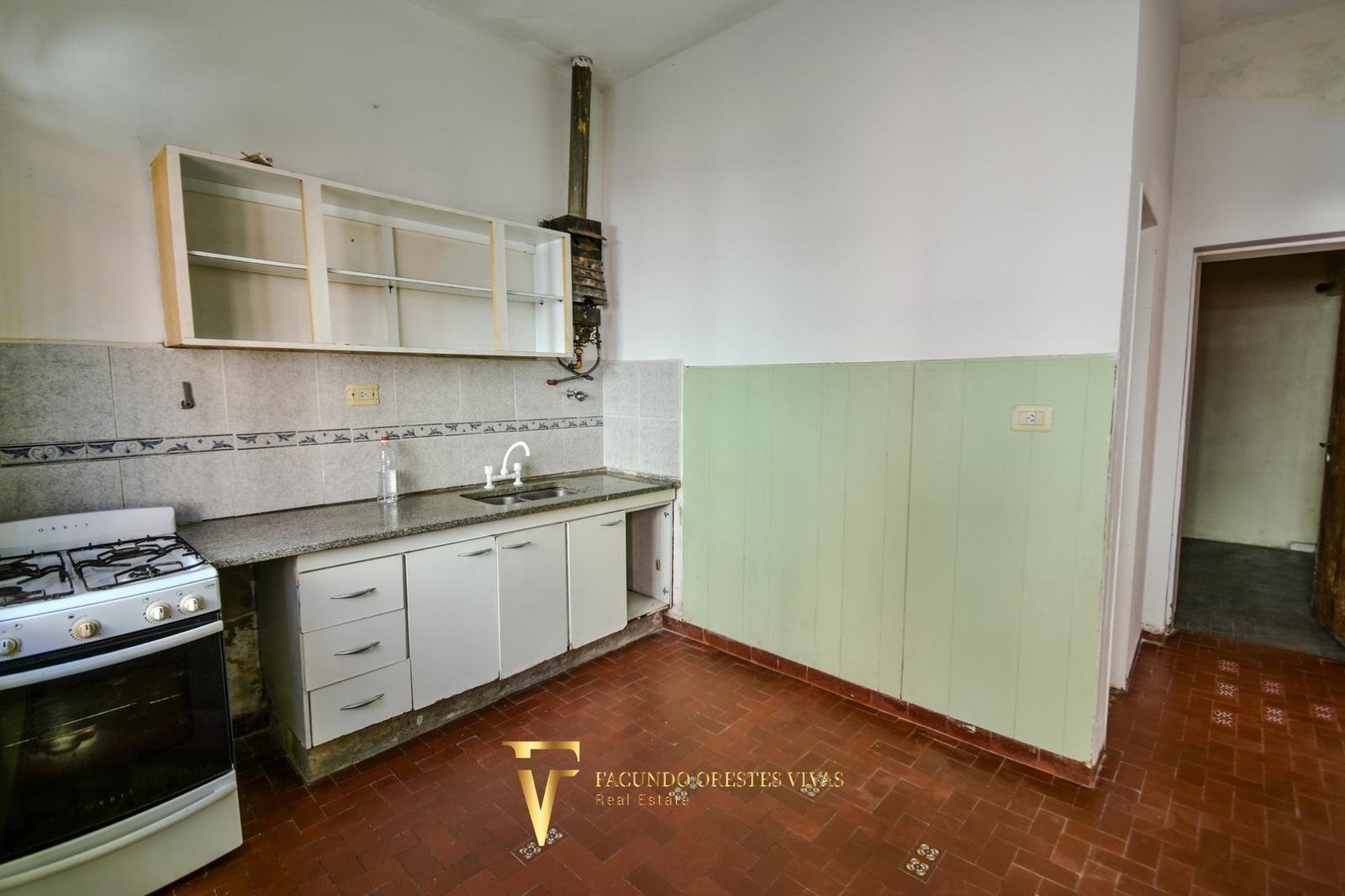 VENTA – CASA MULTIFAMILIAR – CUATRO AMBIENTES – FONDO – TERRAZA – COCHERA – VILLA LUGANO
