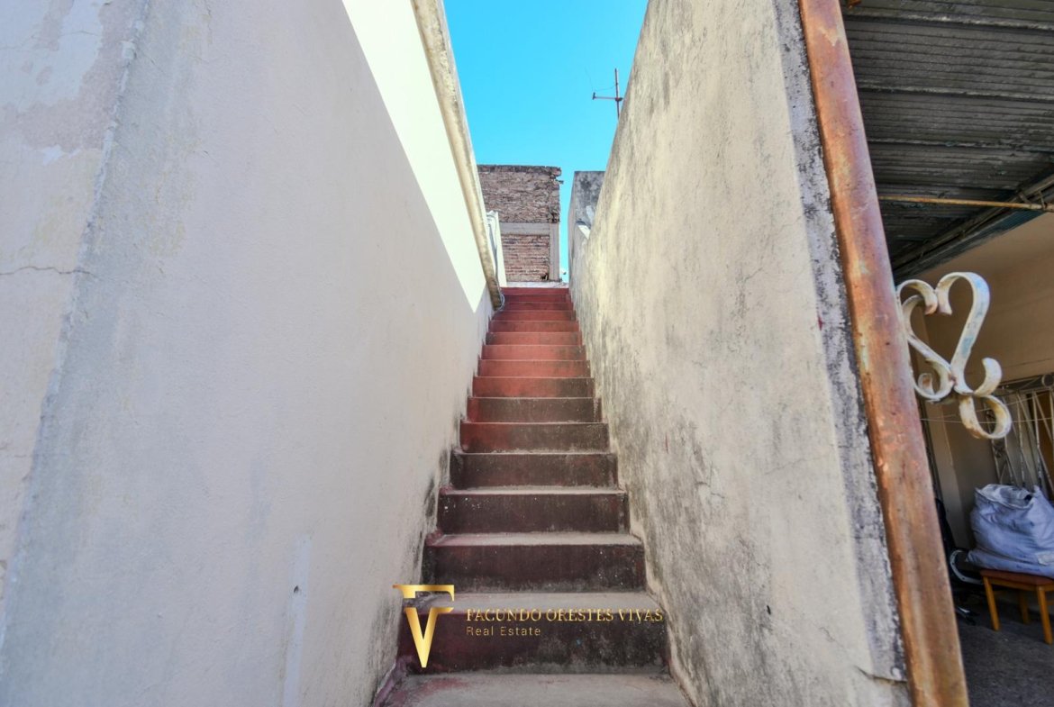 VENTA – CASA MULTIFAMILIAR – CUATRO AMBIENTES – FONDO – TERRAZA – COCHERA – VILLA LUGANO