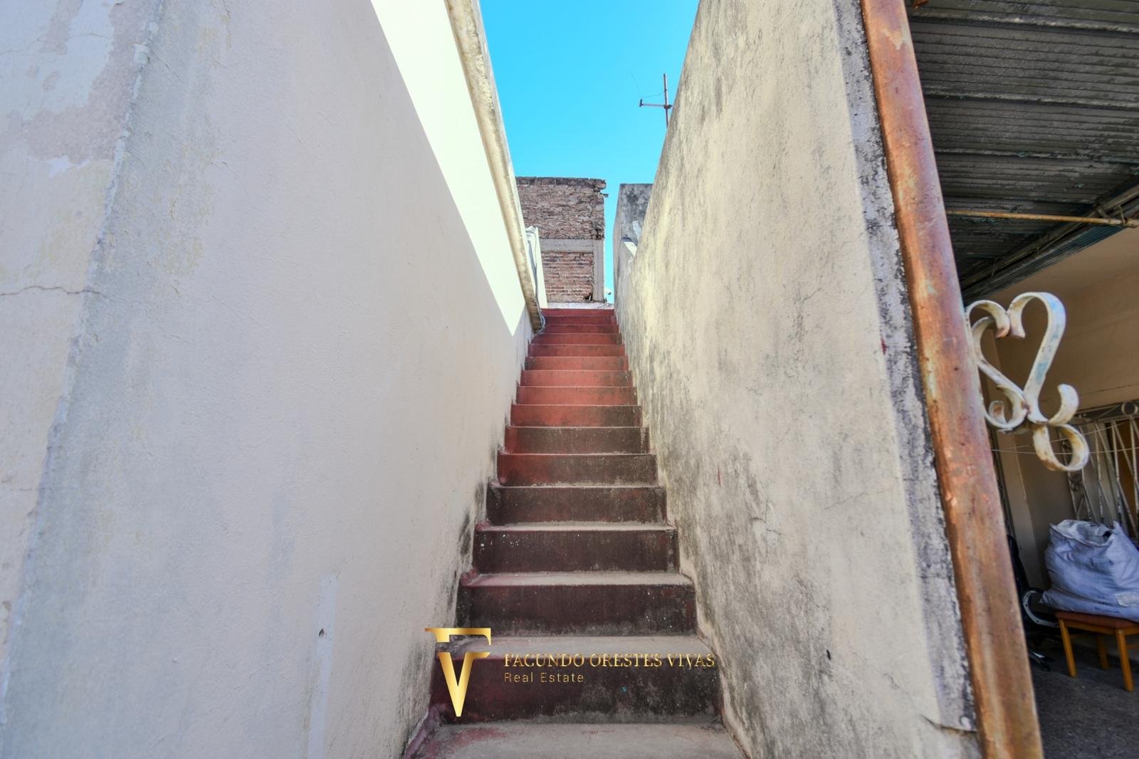 VENTA – CASA MULTIFAMILIAR – CUATRO AMBIENTES – FONDO – TERRAZA – COCHERA – VILLA LUGANO