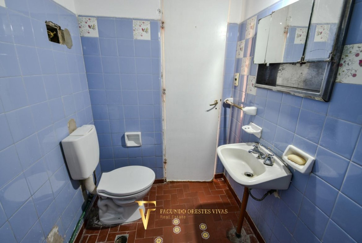 VENTA – CASA MULTIFAMILIAR – CUATRO AMBIENTES – FONDO – TERRAZA – COCHERA – VILLA LUGANO