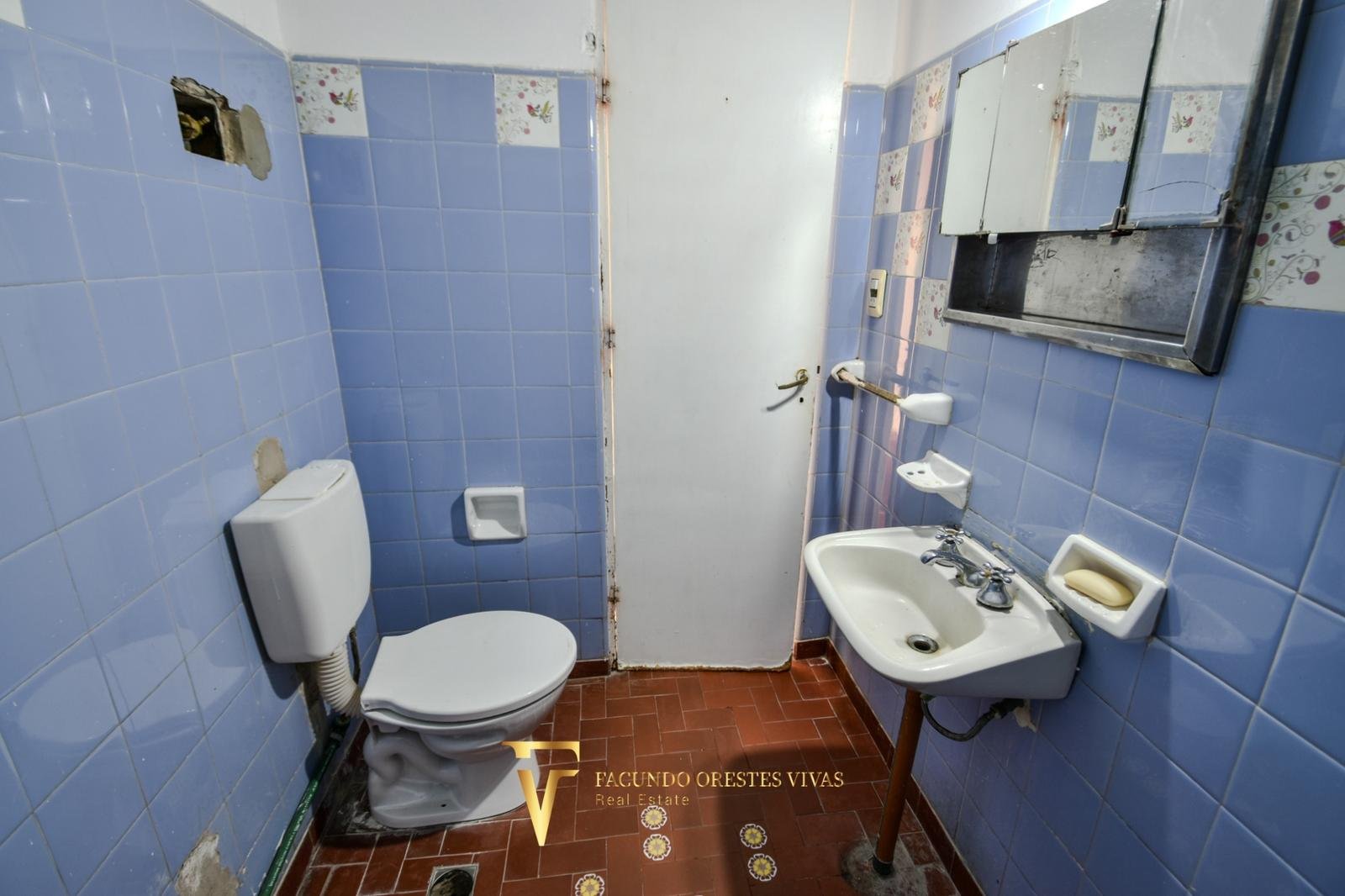 VENTA – CASA MULTIFAMILIAR – CUATRO AMBIENTES – FONDO – TERRAZA – COCHERA – VILLA LUGANO
