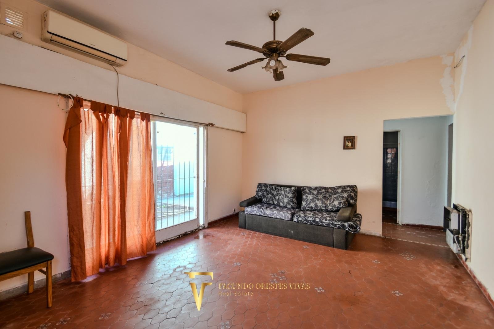 VENTA – CASA MULTIFAMILIAR – CUATRO AMBIENTES – FONDO – TERRAZA – COCHERA – VILLA LUGANO