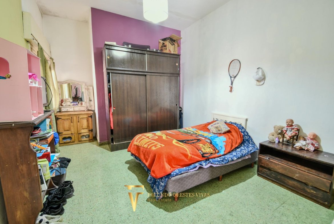 VENTA – CASA MULTIFAMILIAR – CUATRO AMBIENTES – FONDO – TERRAZA – COCHERA – VILLA LUGANO