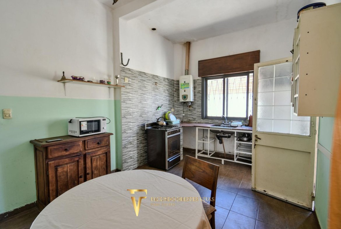 VENTA – CASA MULTIFAMILIAR – CUATRO AMBIENTES – FONDO – TERRAZA – COCHERA – VILLA LUGANO