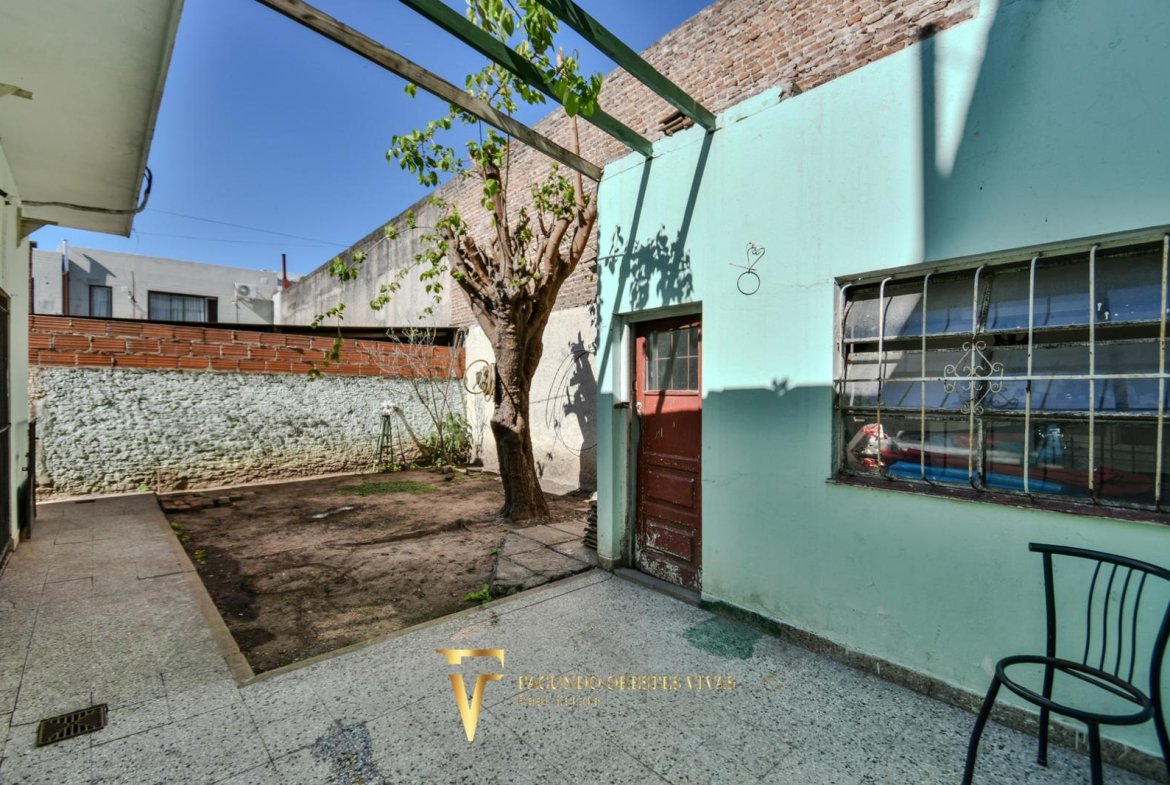 VENTA – CASA MULTIFAMILIAR – CUATRO AMBIENTES – FONDO – TERRAZA – COCHERA – VILLA LUGANO