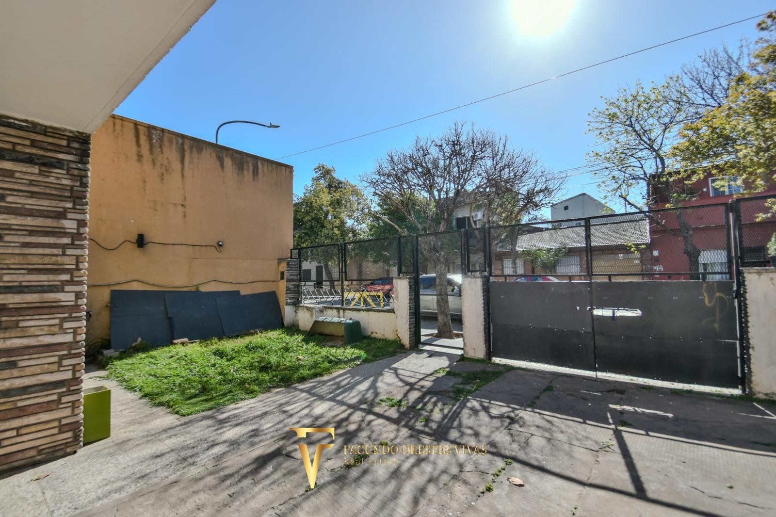 VENTA – CASA MULTIFAMILIAR – CUATRO AMBIENTES – FONDO – TERRAZA – COCHERA – VILLA LUGANO