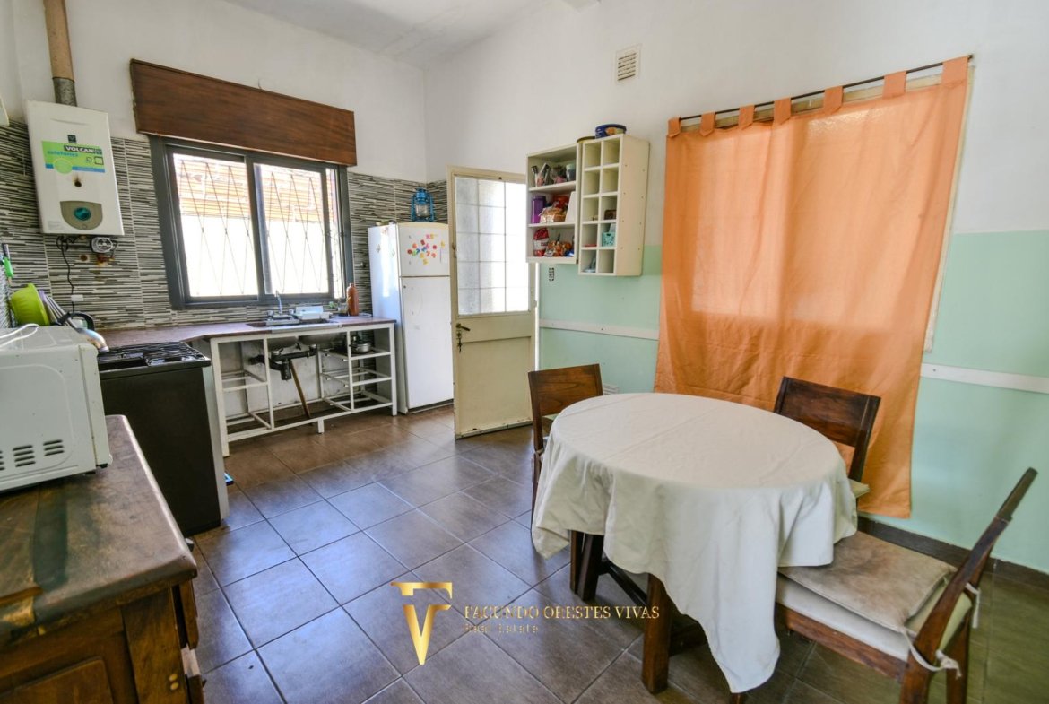 VENTA – CASA MULTIFAMILIAR – CUATRO AMBIENTES – FONDO – TERRAZA – COCHERA – VILLA LUGANO