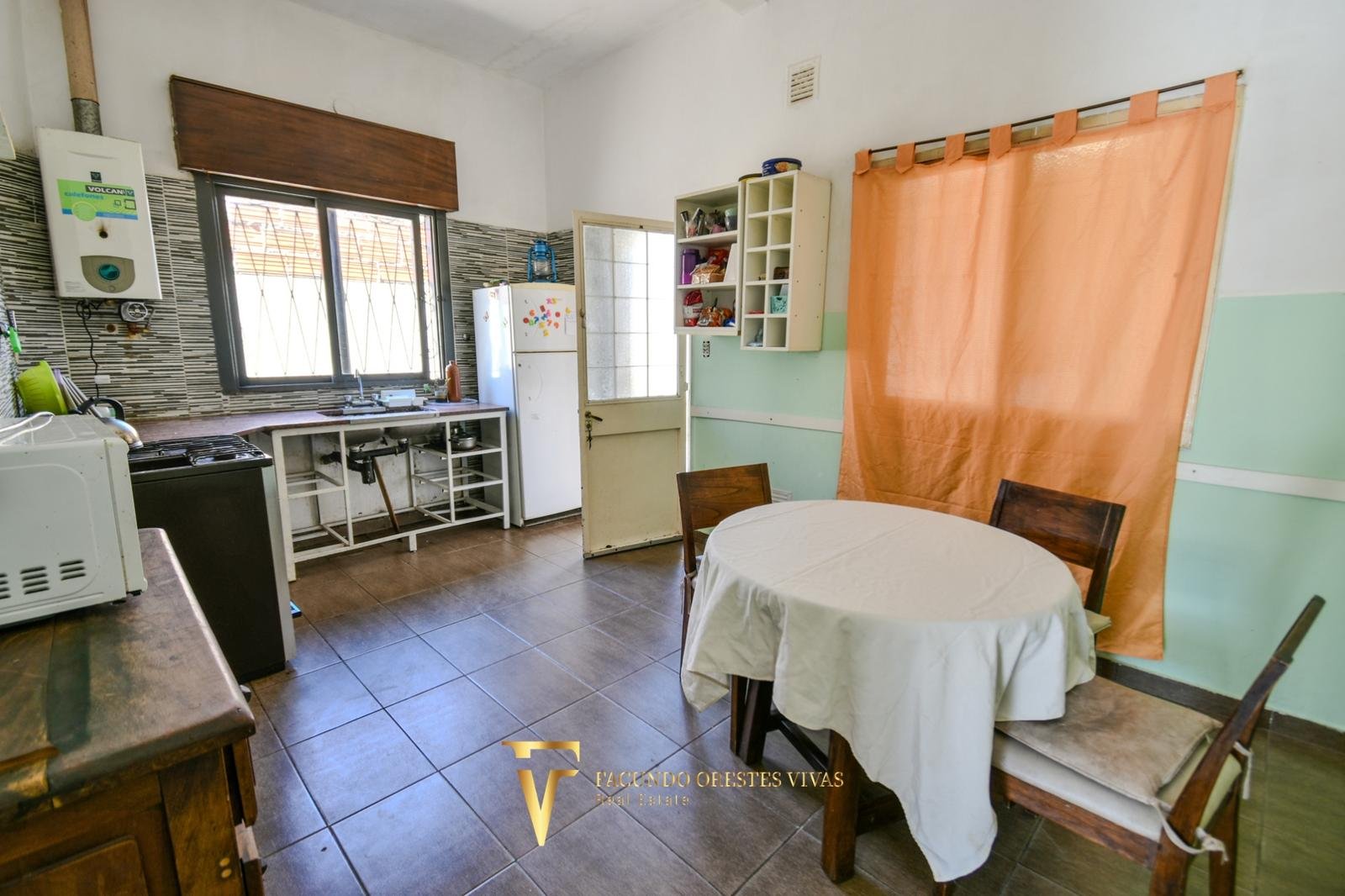 VENTA – CASA MULTIFAMILIAR – CUATRO AMBIENTES – FONDO – TERRAZA – COCHERA – VILLA LUGANO