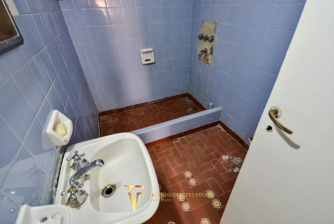 VENTA – CASA MULTIFAMILIAR – CUATRO AMBIENTES – FONDO – TERRAZA – COCHERA – VILLA LUGANO